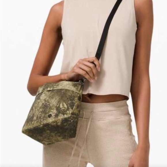 New NWT Lululemon On My Level Bag Ice Dye *Micro green tie-dye mini tote cross - Picture 2 of 9